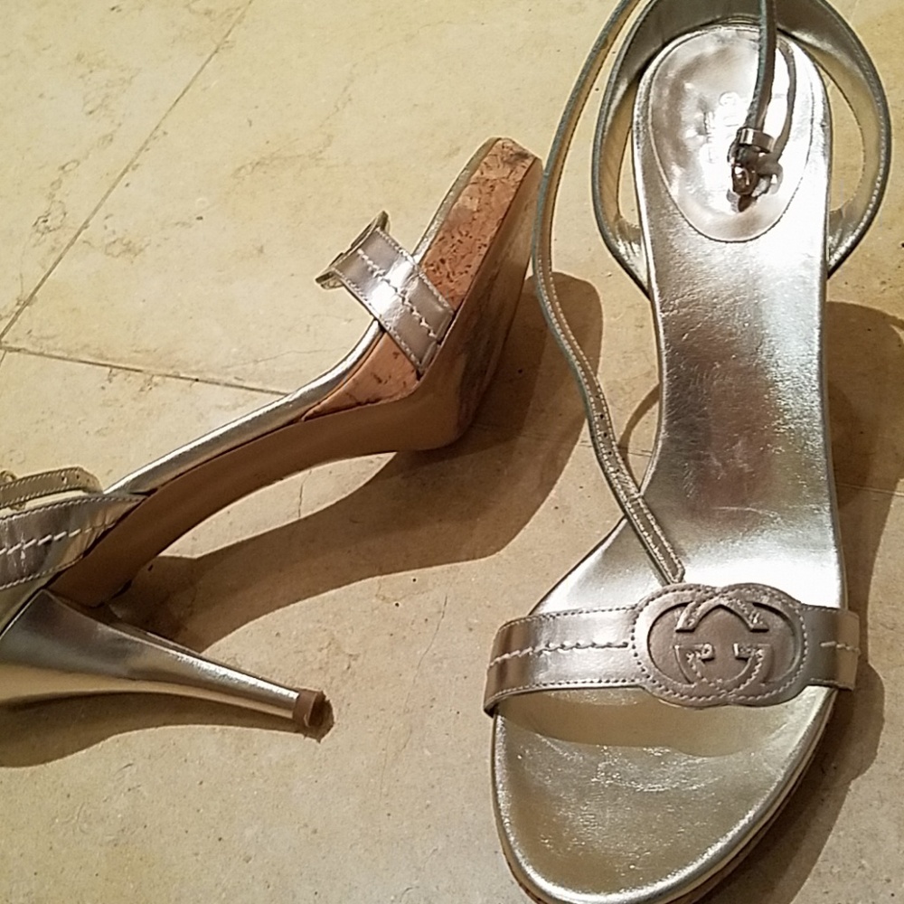 Metallic silver Gucci 10 shoes ORIG $500 sale $79